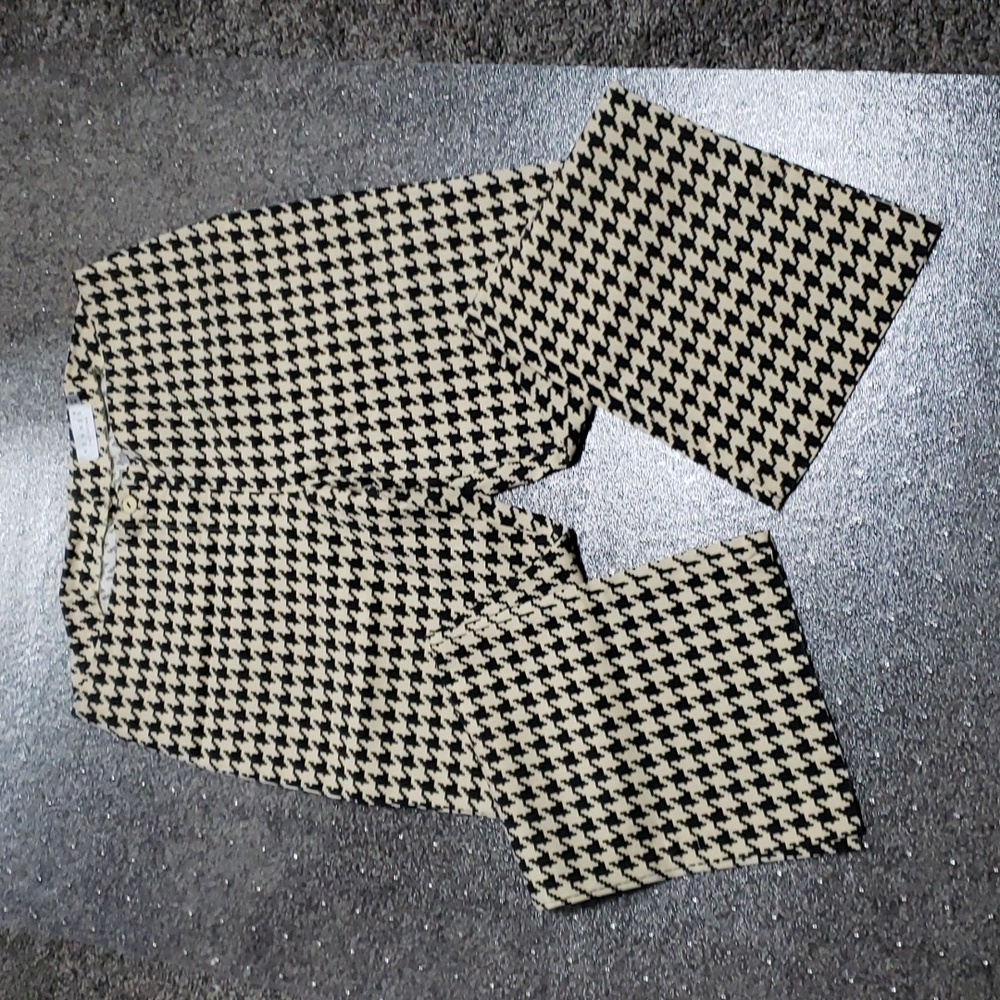 H&M Hennes Black/Dark Brown and Tan Houndstooth Cropped Pants Size Medium